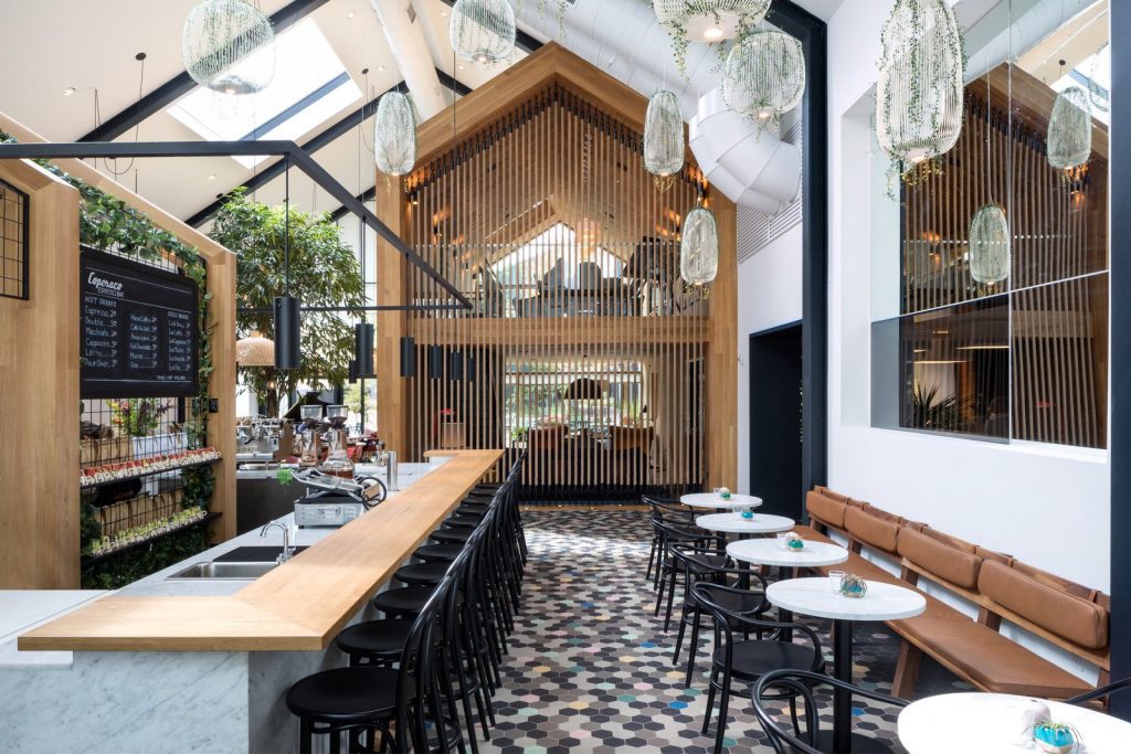 Thiết kế quầy bar quán cafe bằng kim loại